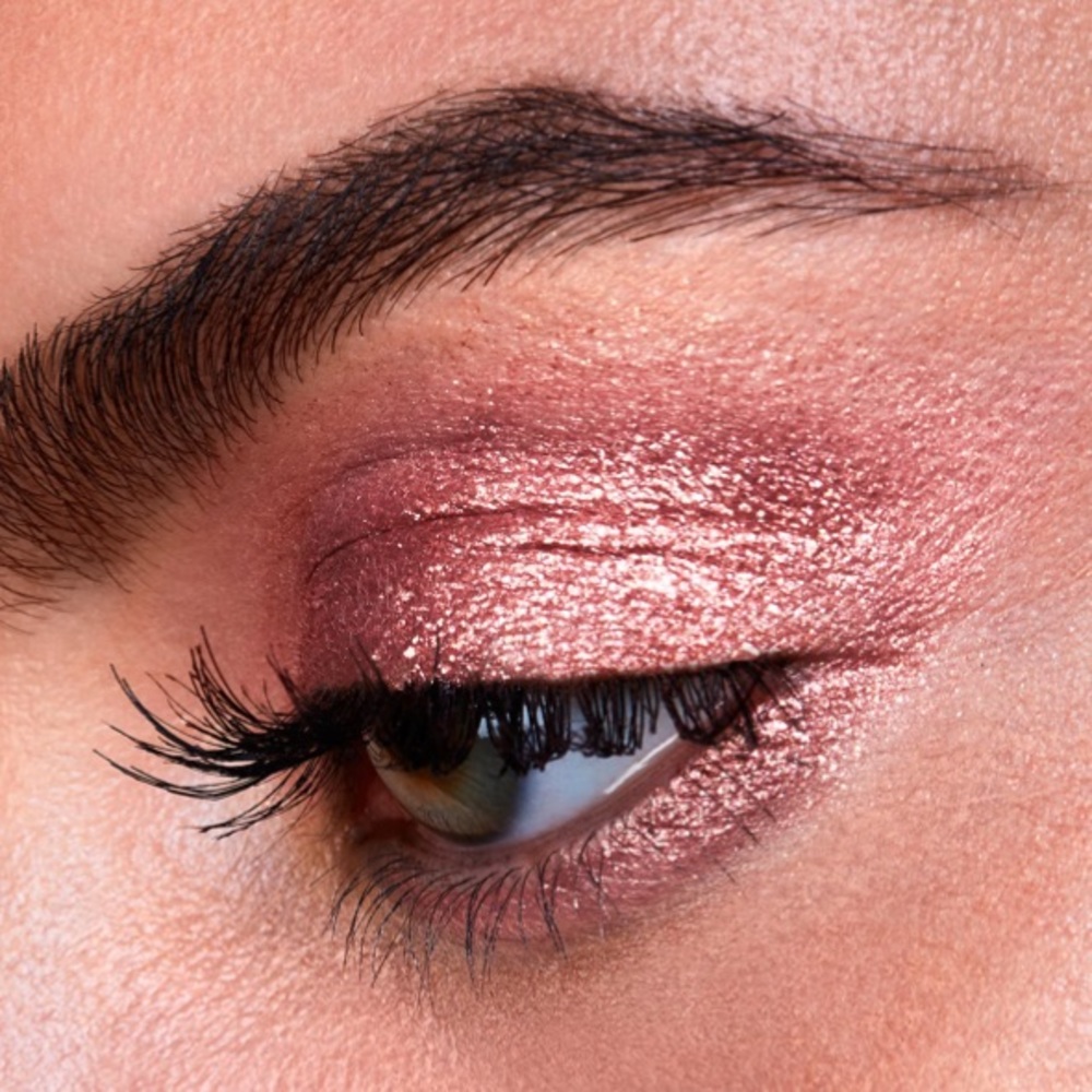 🆕 Hourglass Scattered Light Glitter Eye Shadow in Color: Aura - Pink - Picture 4 of 7